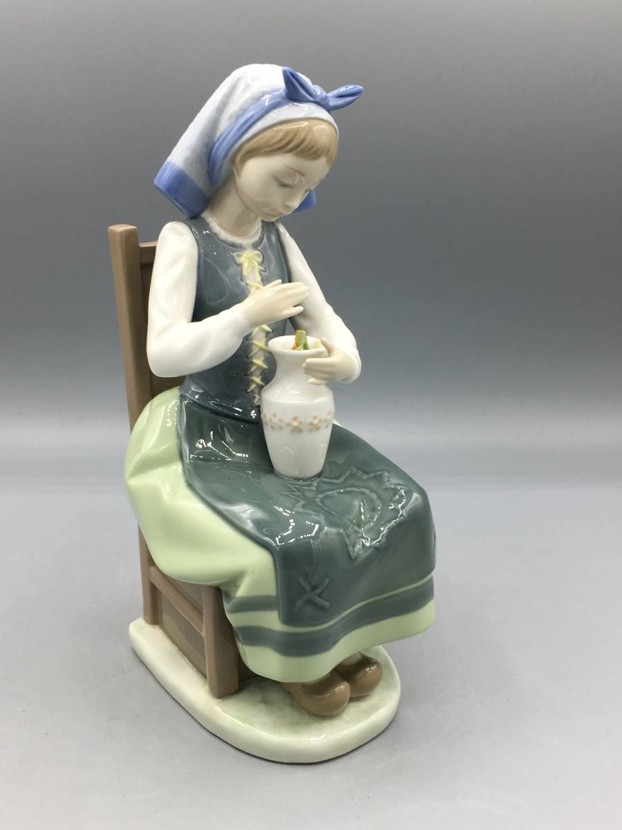 高額売筋】 リヤドロ リアドロ 置物 陶器 スペイン製 女性フィギュリン 