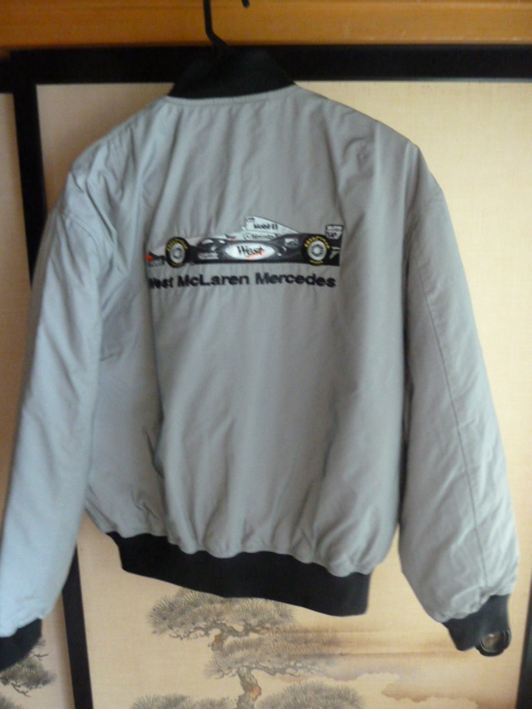 WEST McLaren Mercedes F-1 HUGO BOSS 銀色反射素材ジャケット WEST McLaren Mercedes F-1 HUGO BOSS 銀色反射素材ジャケット