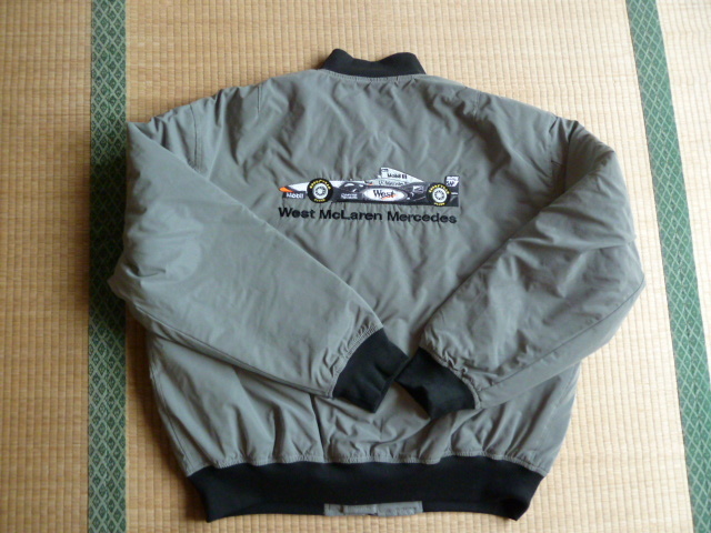 WEST McLaren Mercedes F-1 HUGO BOSS 銀色反射素材ジャケット WEST McLaren Mercedes F-1 HUGO BOSS 銀色反射素材ジャケット