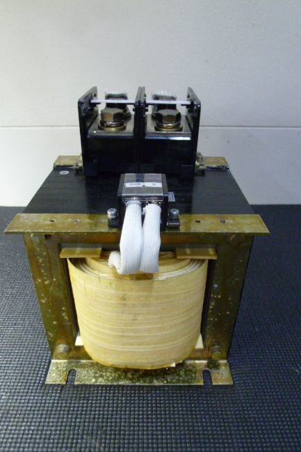中古品 SHOWA ELECTRIC製 ダウントランス 1Φ 50 60Hz 容量 6KVA 中古品 SHOWA ELECTRIC製 ダウントランス 1Φ 50 60Hz 容量 6KVA