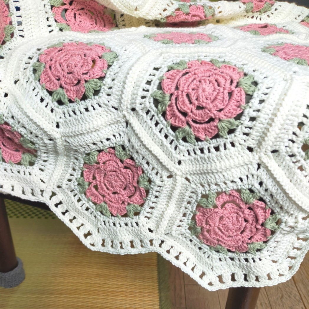 薔薇のモチーフ ブランケット ショール ひざ掛け かぎ編み 編み物 