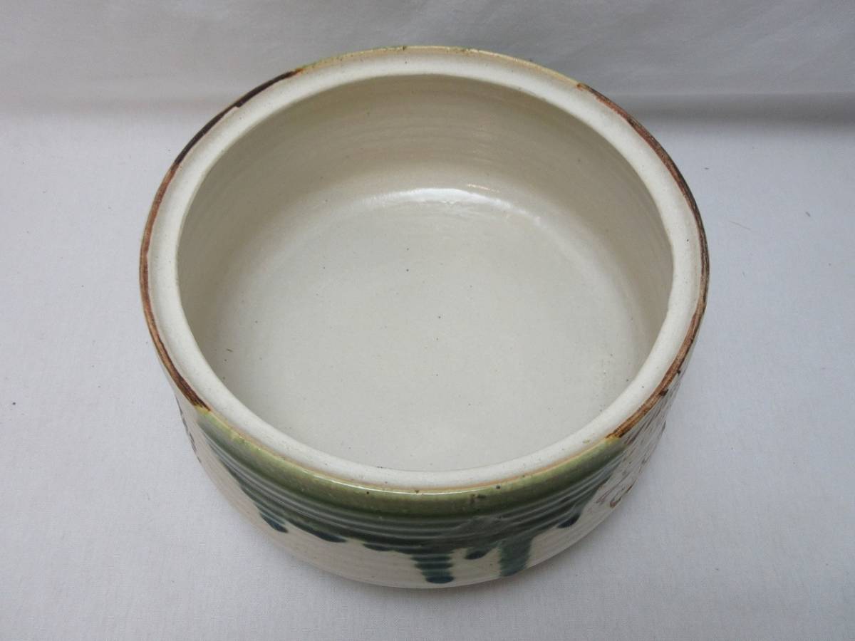 309381 【 美品 茶道具 織部焼 平水指 色絵 蓋付 作者不明 陶印 箱無 】 検)茶懐石 作家物 水屋道具 お稽古 水差 和物 茶器 茶事 お点前 ⅱ_画像4