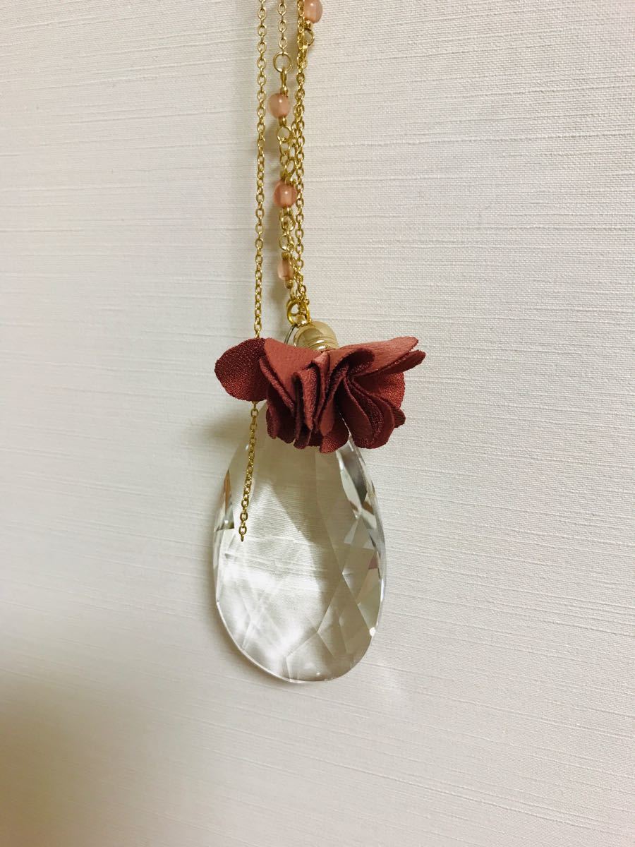 ハンドメイド☆サンキャッチャー☆未使用のネックレス使用☆虹色の光☆太陽の光を通すと部屋の中に虹色の光が差し込みます☆