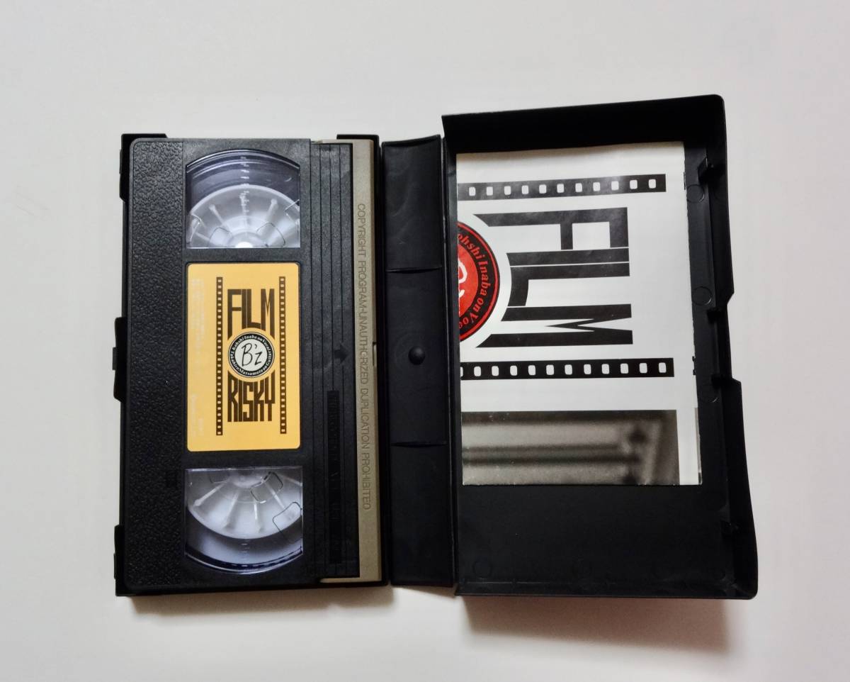 B'z【『FILM RISKY』VHSビデオテープ 歌詞カード付!!】1990年/円盤化＆サブスク解禁されていない超貴重映像★STARS Pleasure2023 enⅣ_画像4