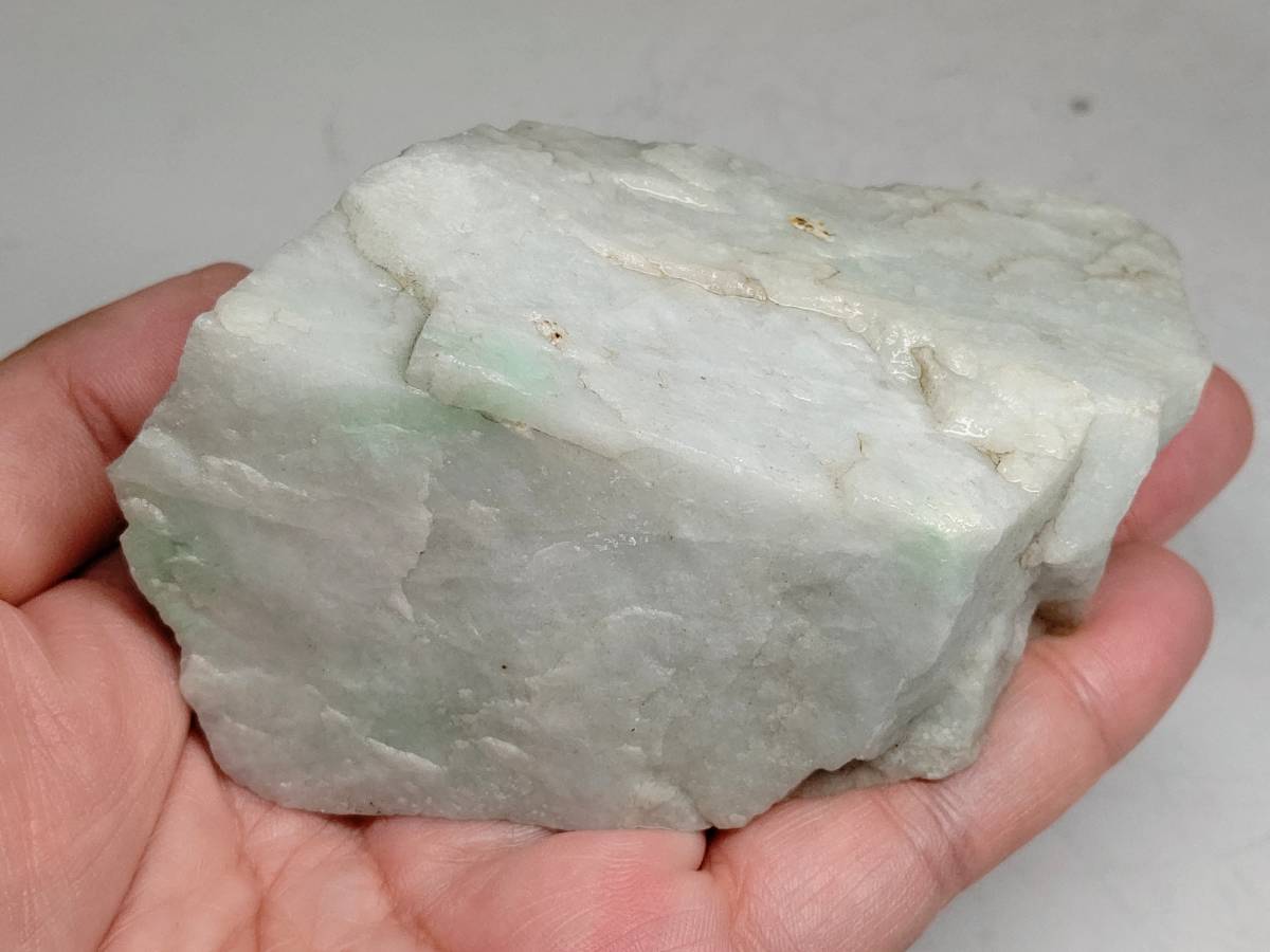 上質 白緑 356g 白 翡翠 原石 ヒスイ 鉱物 鑑賞石 糸魚川 水石 自然石 