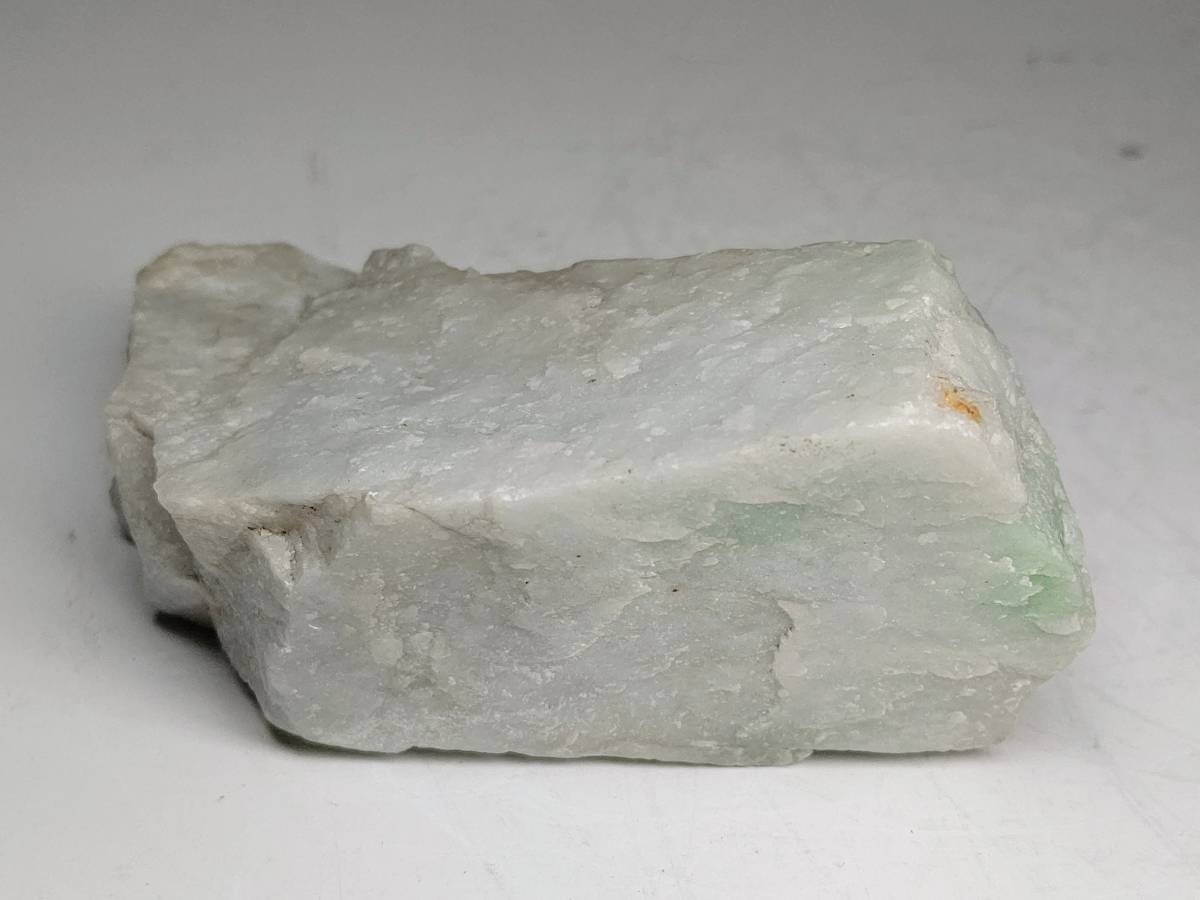 上質 白緑 356g 白 翡翠 原石 ヒスイ 鉱物 鑑賞石 糸魚川 水石 自然石 