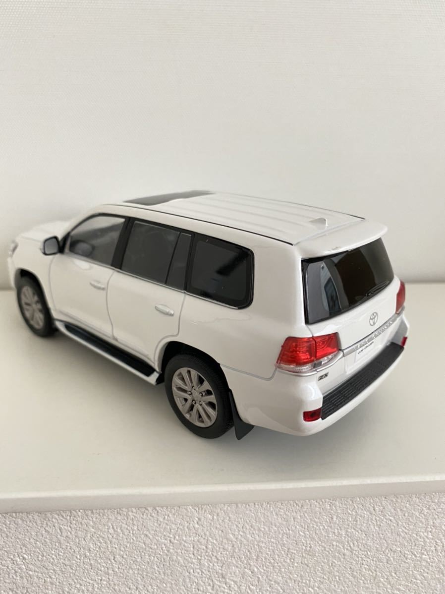 ランドクルーザー 200 ミニカー トヨタ 1/30 カラーサンプル ランドクルーザー 200 ミニカー トヨタ 1/30 カラーサンプル