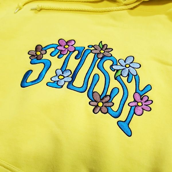 26●b310◎◎6【Lサイズ】STUSSY カレッジエイト フローラル プルオーバー パーカー Collegiate Floral Hoodie イエロー ステューシー▲2_画像2