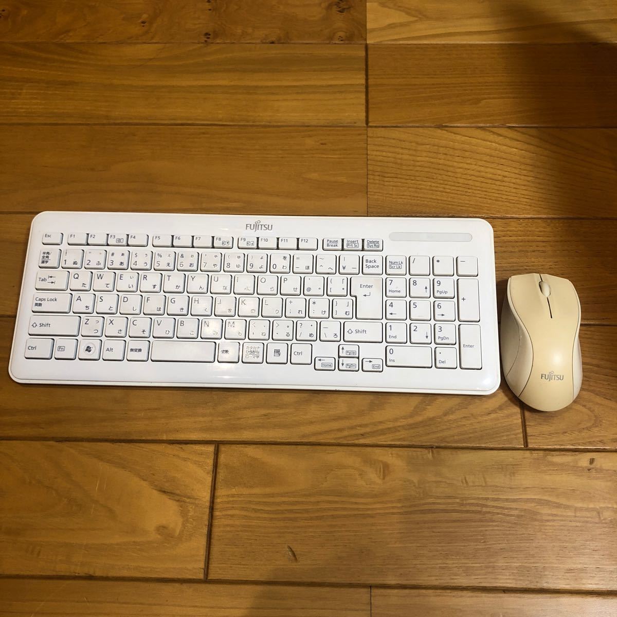 ワイヤレスキーボードFUJITSU 富士通 Keyboard SK-9063マウス付動作確認済み2012年製ホワイト白　新品電池付