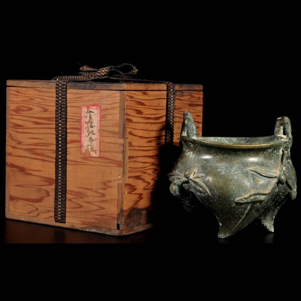 。◆錵◆2 中国古玩 銅製 宣徳桃香炉 12cm 446g 箱付 唐物骨董 [E188]VS/21.10廻/OM/(80)