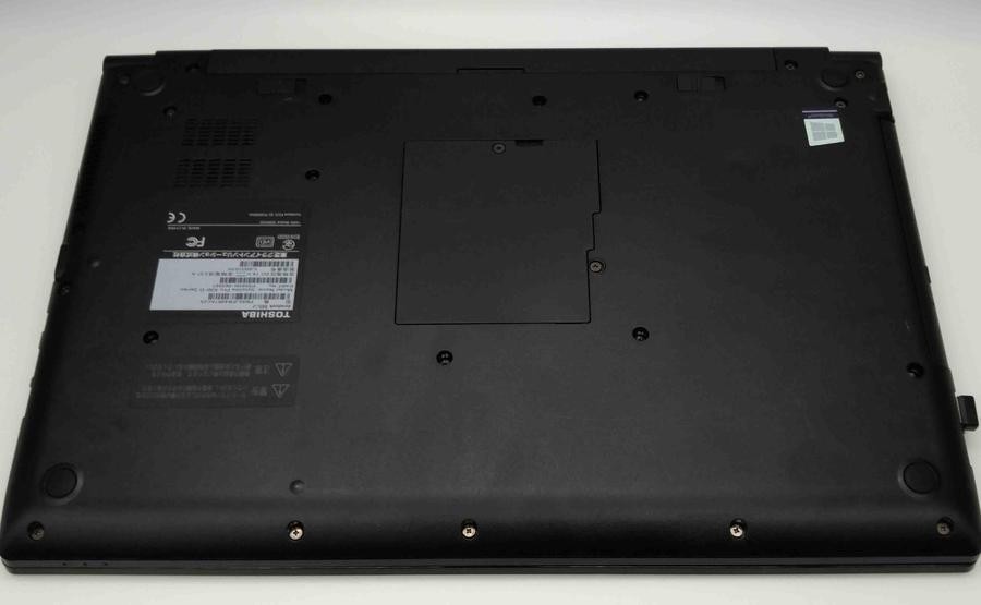 東芝ノートパソコン i3（中古）、8GBのメモリ、SSD256GB,Wind11