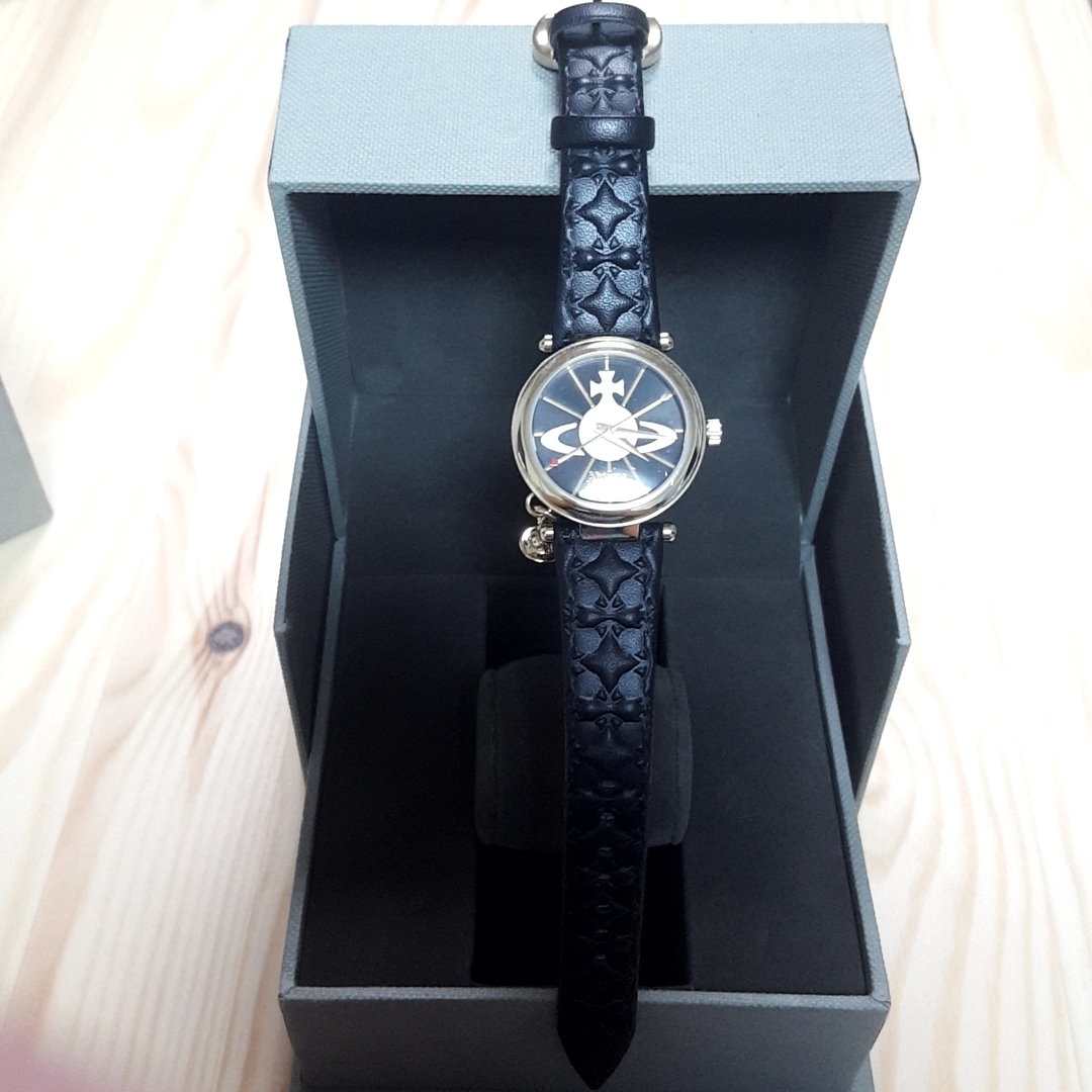 ヤフオク! - Vivienne Westwood 腕時計 ブラック 未使用品 黒