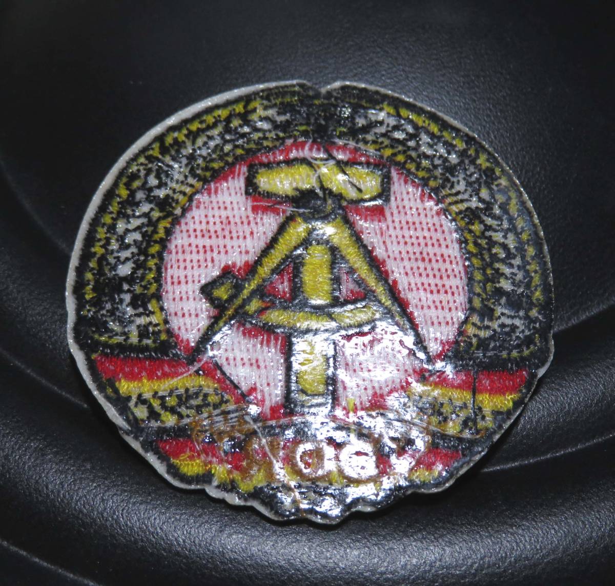 穀物（小）赤黄黒◇◆新品未使用　東ドイツ　DDR　　　刺繍ワッペン（パッチ）◆ミリタリー・サバゲー・サッカー◇