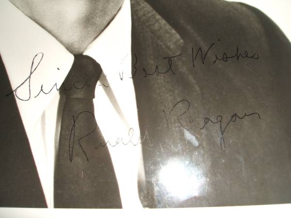 非売品★昭和レトロ★貴重★80年代★米国 USA 第40代 アメリカ大統領★Ronald Reagan ロナルド・レーガン 直筆サイン 写真 FBI 戦争 平和