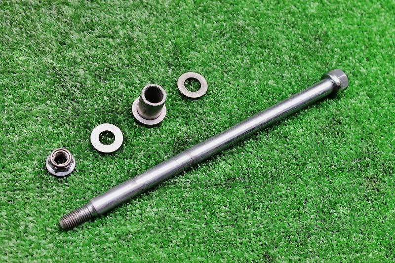 YAMAHA CZ150R フロントホイールアクスルシャフト ☆2RE トレイシー CZ125 used 101010