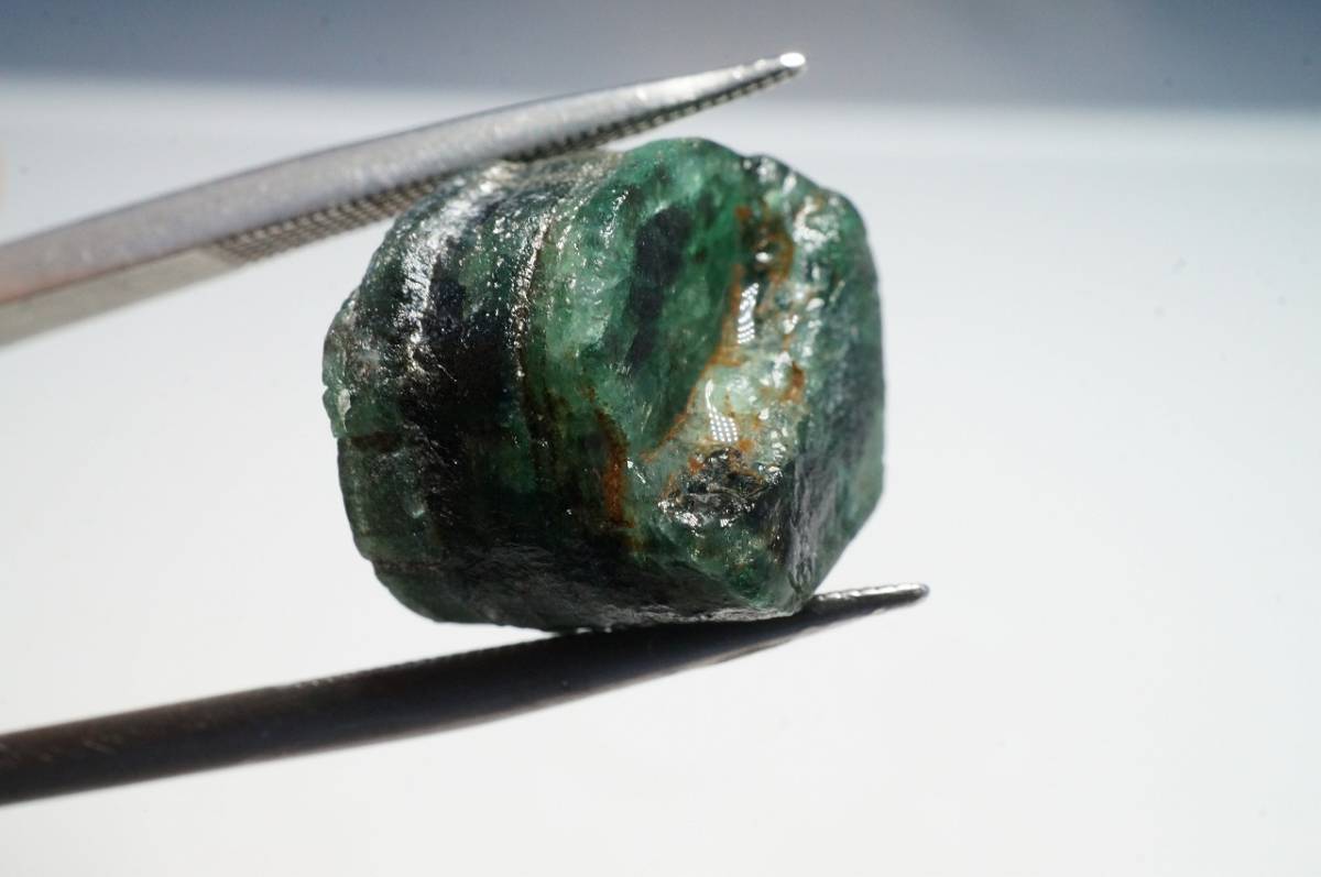 [1500 jpy start ~ selling out!] stock barely!30 year front. rare stock! first come, first served! Colombia production fine quality natural emerald raw ore . rock attaching raw ore 9.7ct