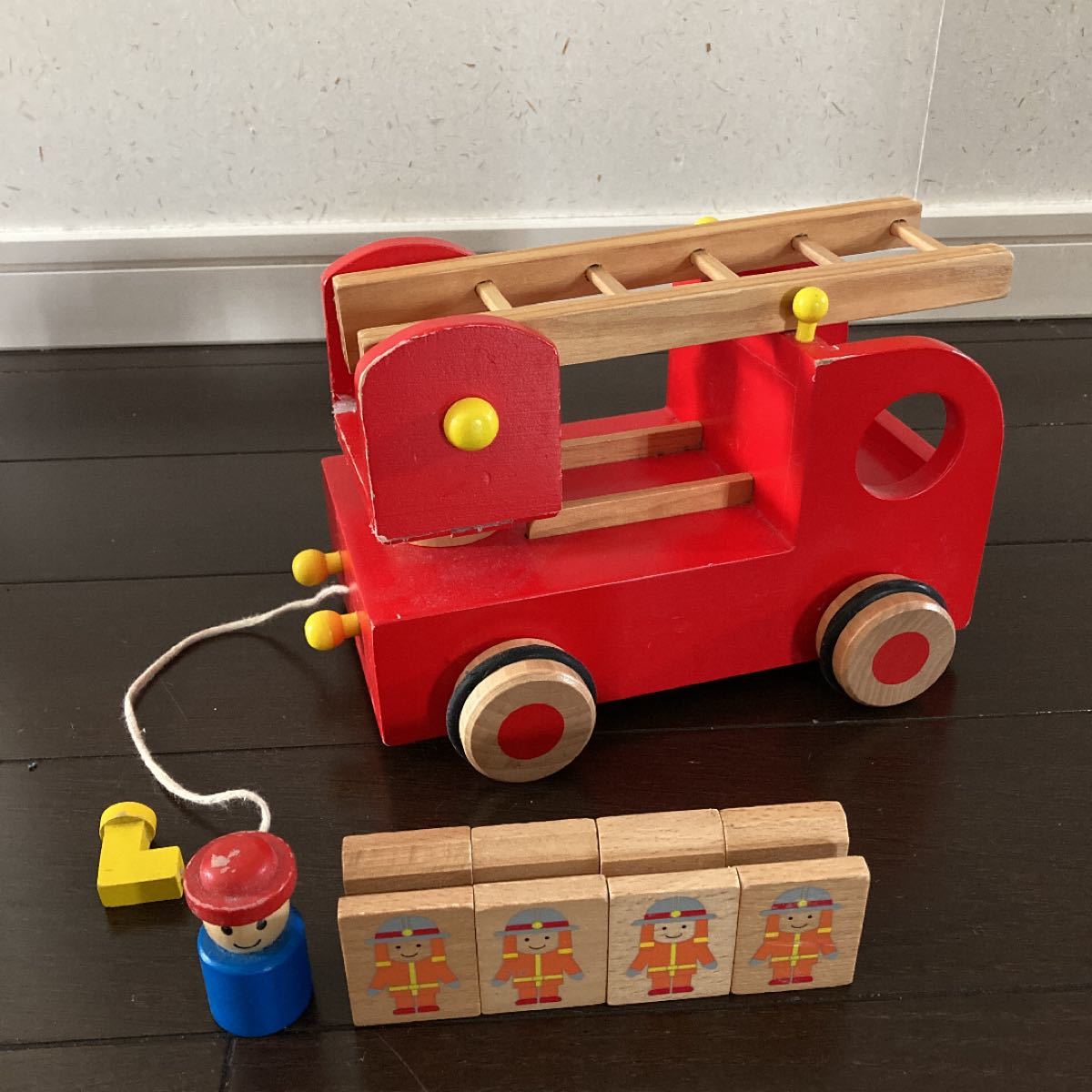 木製知育玩具　カタカタ森の消防隊