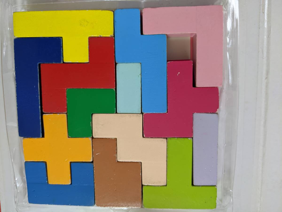 ☆木製　積み木　立体パズル　セット　知育玩具　白ブロック欠品あり　おもちゃ　つみき　積木　ゲーム_右上の3cm角の白ブロックがありません。