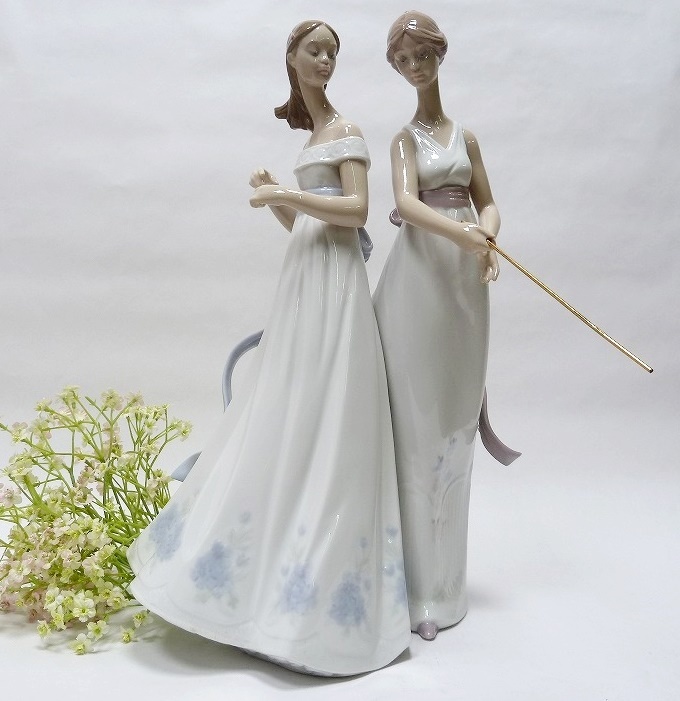 (☆BM5)☆[SALE]LLADRO/リヤドロ ＃1856 フィギュリン 2人の女性 傘 欠品 訳あり 限定品 Lady Girl 希少 レア 廃盤 置物 オブジェ ☆