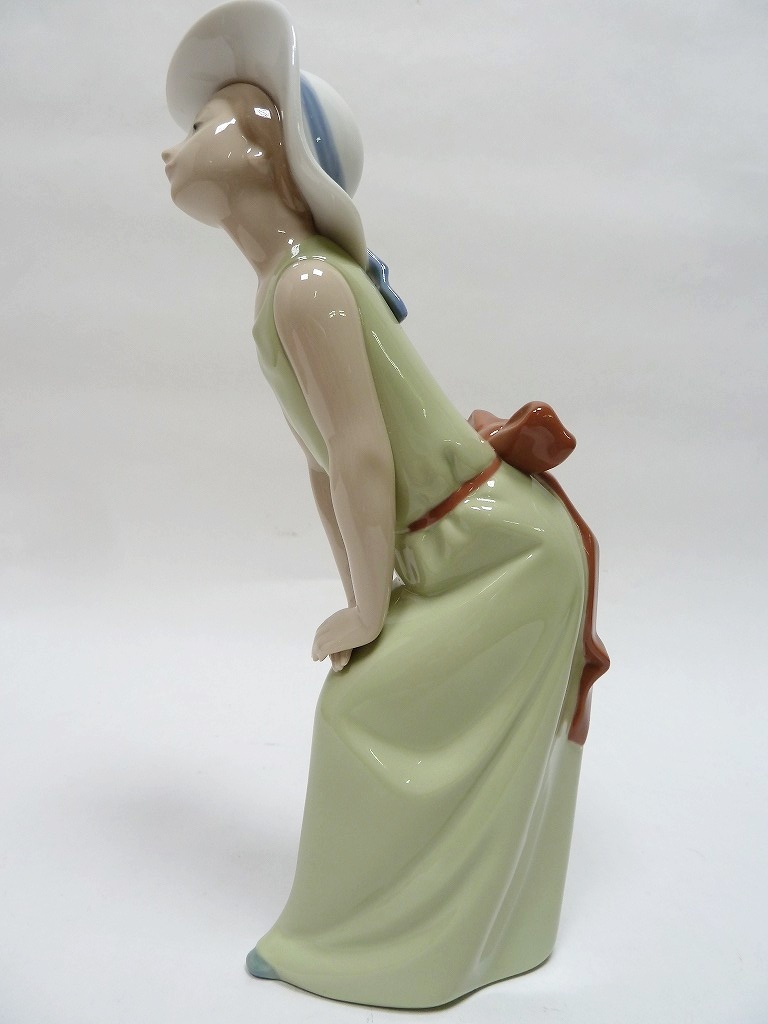 (☆BM5)☆[SALE]LLADRO/リヤドロ #5009 鏡の前で/若草色の少女 フィギュリン 陶器 人形 高さ22.8㎝ グリーン 女の子 オブジェ 置物 ☆_画像3