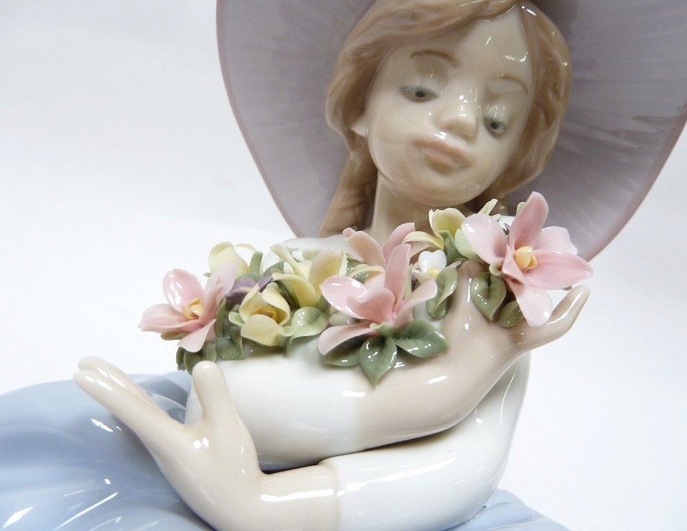 (☆BM5)☆[SALE]LLADRO/リヤドロ＃5862 春の香りに包まれて Fragrant Bouquet フィギュリン 少女 Lady Giel 希少 レア 入手困難 廃盤 置物_画像4