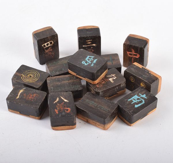 中国美術 竹嵌 縞黒檀牌 背竹牌 麻雀牌 皮製ケース付 珍品 MGKP 中国美術 竹嵌 縞黒檀牌 背竹牌 麻雀牌 皮製ケース付 珍品 MGKP
