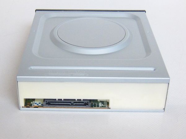 LG GH24NS50 DVDスーパーマルチドライブ SATA 2010年製 その13_接続はSATAです。