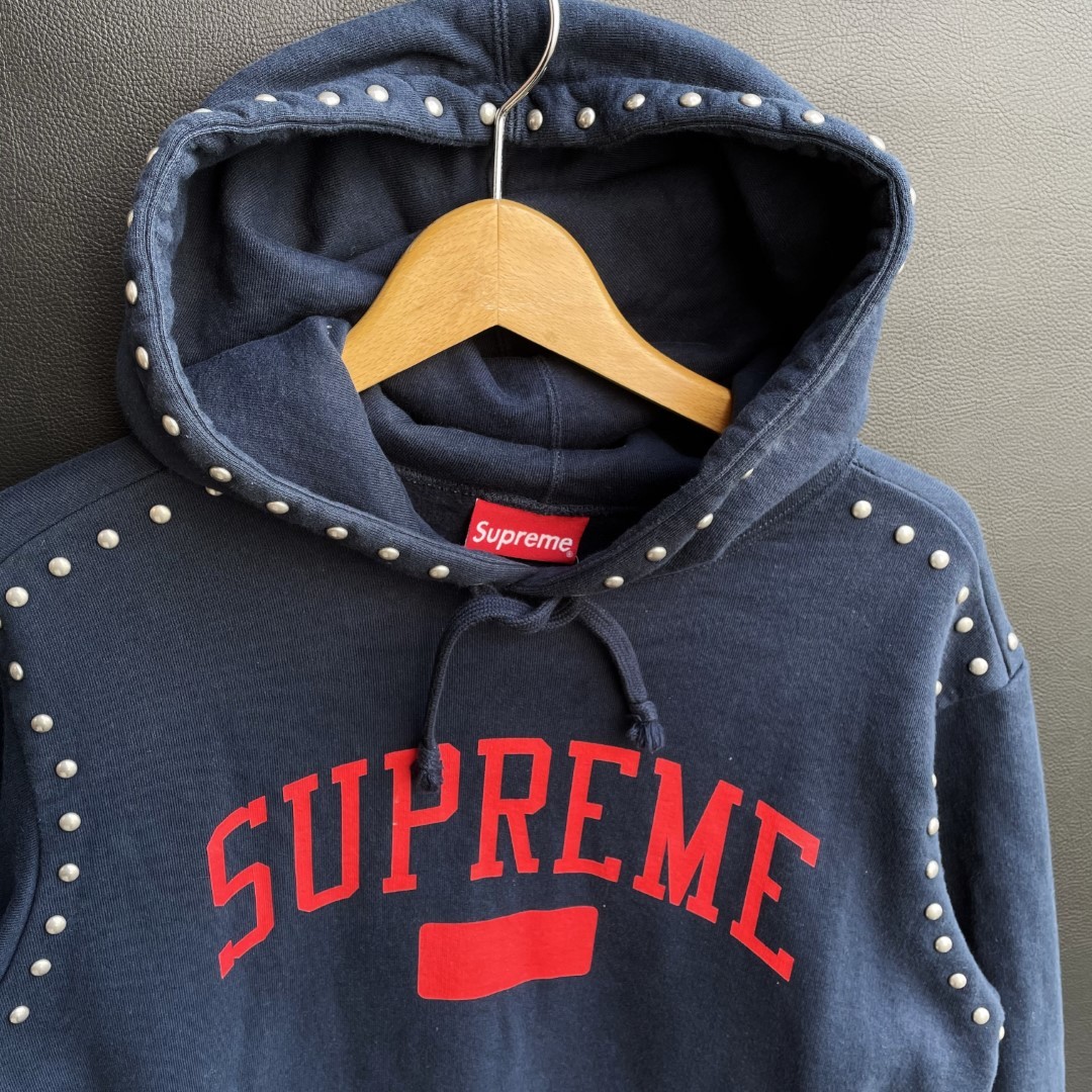 になります】 Supreme - Mサイズ studded hooded sweatshirt の通販 by