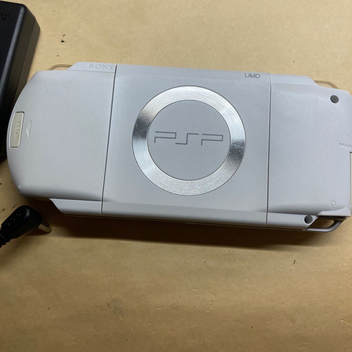 PSP1000 セラミックホワイト本体　SONY