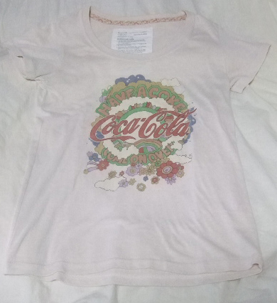 Coca Colaロゴ入りシャツ(薄茶,両肩:36 x 襟下:60)。_画像1