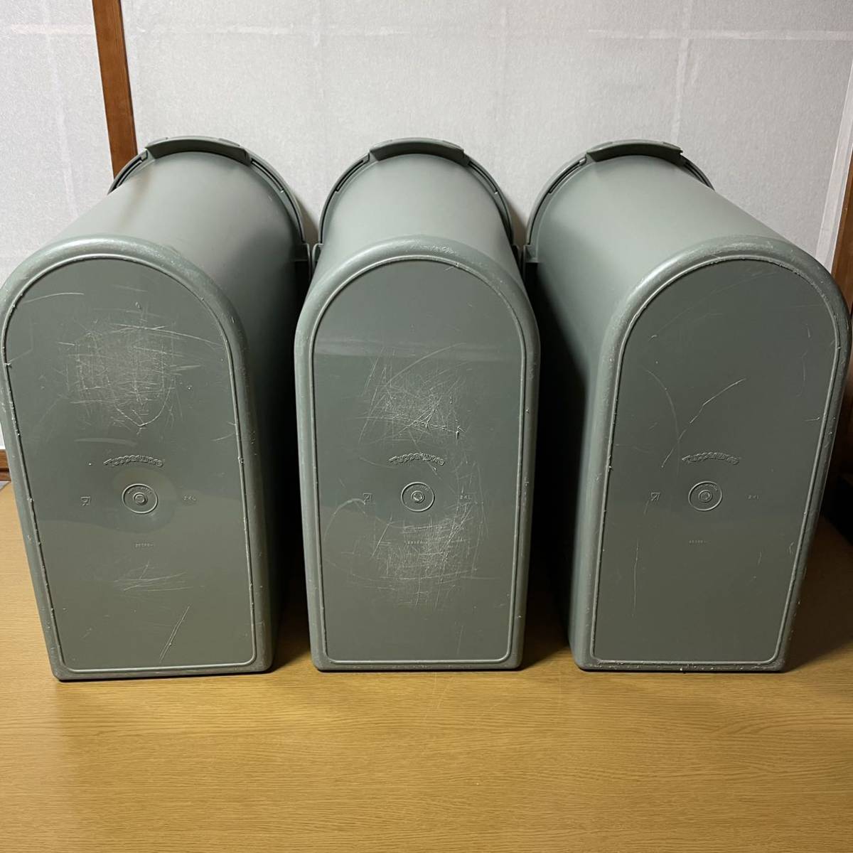 Tupperware タッパーウェア キッチンキーパー 3個 キャスター セット 食品 保存容器 米櫃 米びつ ライスキーパー ゴミ箱 中古_画像9
