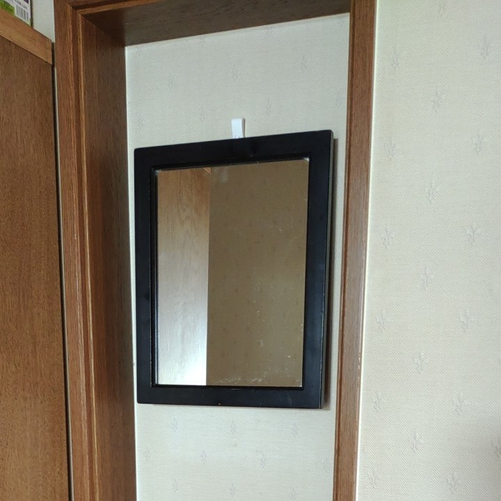 かがみ　鏡　縁あり　木製　東京インテリア製品　中古品 壁掛け インテリア