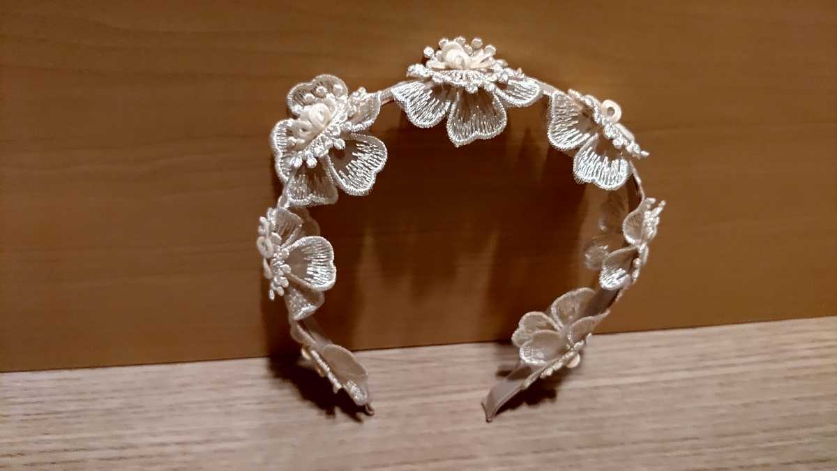 美品 キッズフラワーカチューシャ アイボリー ガールズ 女の子 ヘアアクセサリー 結婚式 卒業式 発表会 髪飾り _画像1