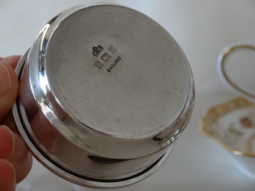 Grace ヴィンテージ イギリス 1967年 純銀(スターリング・シルバー 925/1000) 受け皿付きウッドハンドルの ティーストレーナー /茶漉し 57g