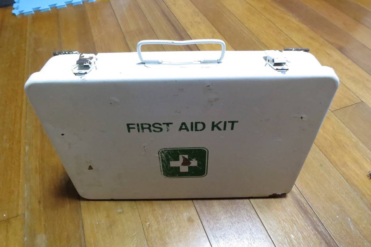 ★☆米軍放出品　FIRST AIS KIT　スチールBOX　MADE IN USA　228-1560☆★_画像2