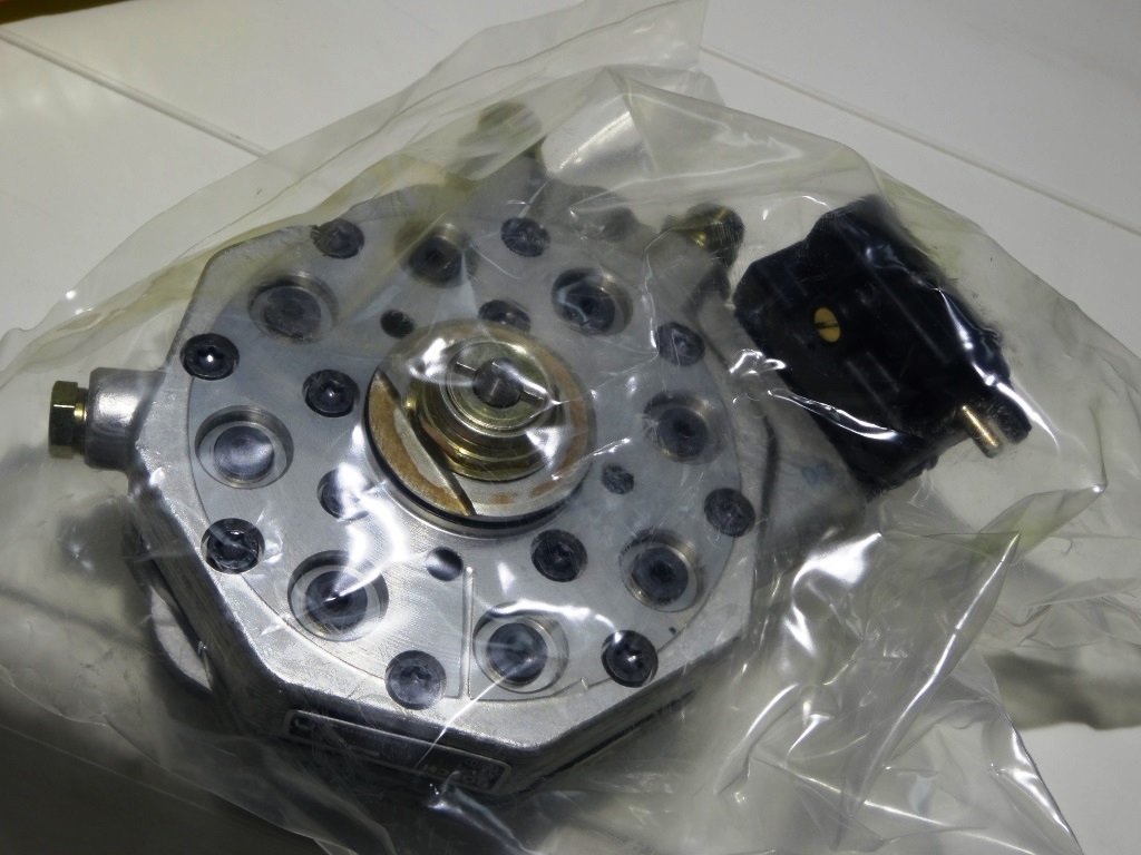 フューエルディストリビューター(0986438217) BOSCH製 ベンツ フューエルディストリビューター(0986438217) BOSCH製 ベンツ