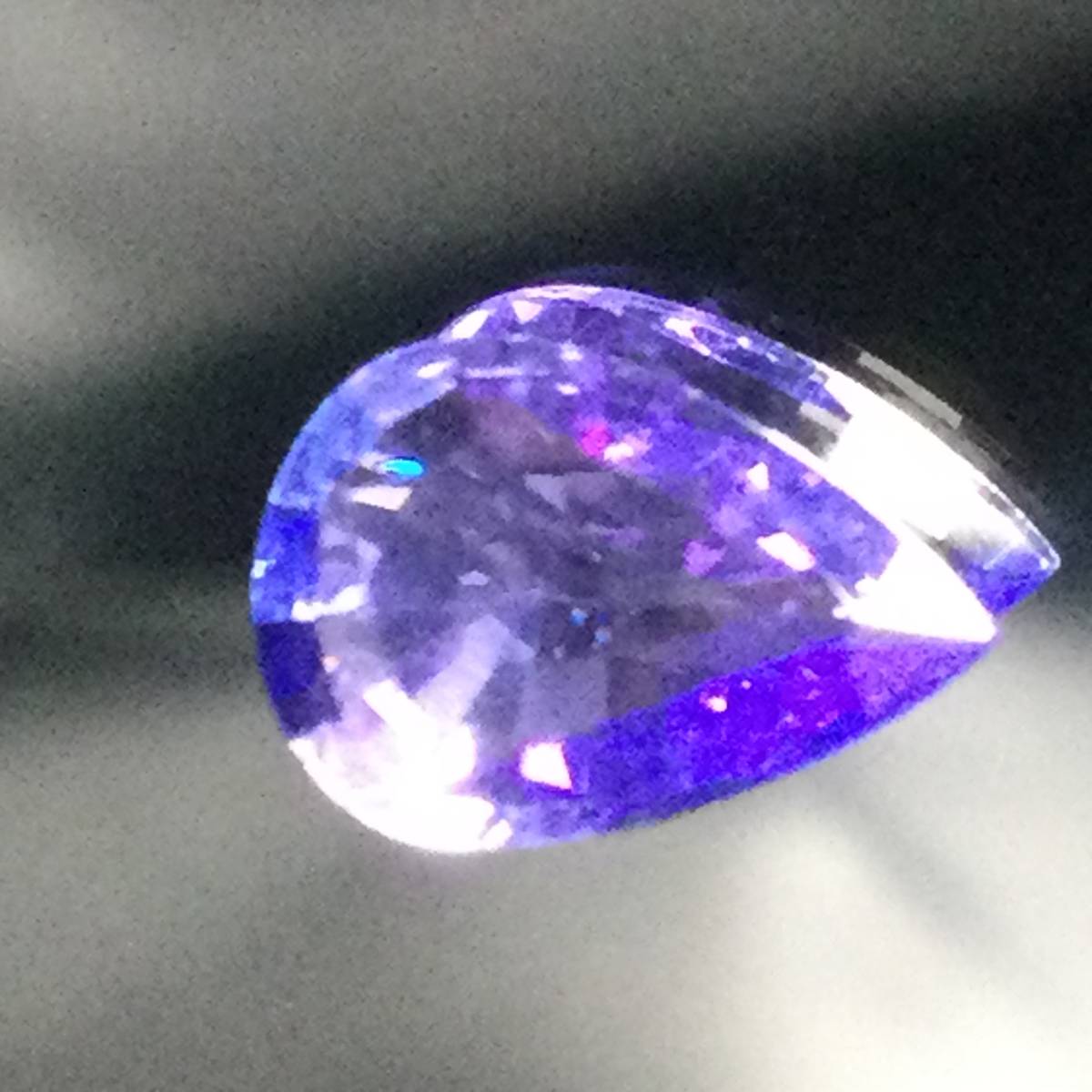 宝石鑑別書つき】天然タンザナイト 透明青紫色 ルース 0.920ct 宝石鑑別書つき】天然タンザナイト 透明青紫色 ルース 0.920ct