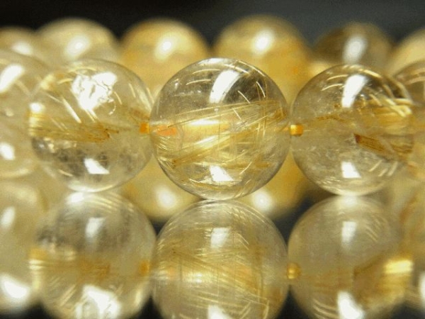 黄金天然石！金針水晶タイチンルチル１２ミリ数珠ブレスレット_画像1
