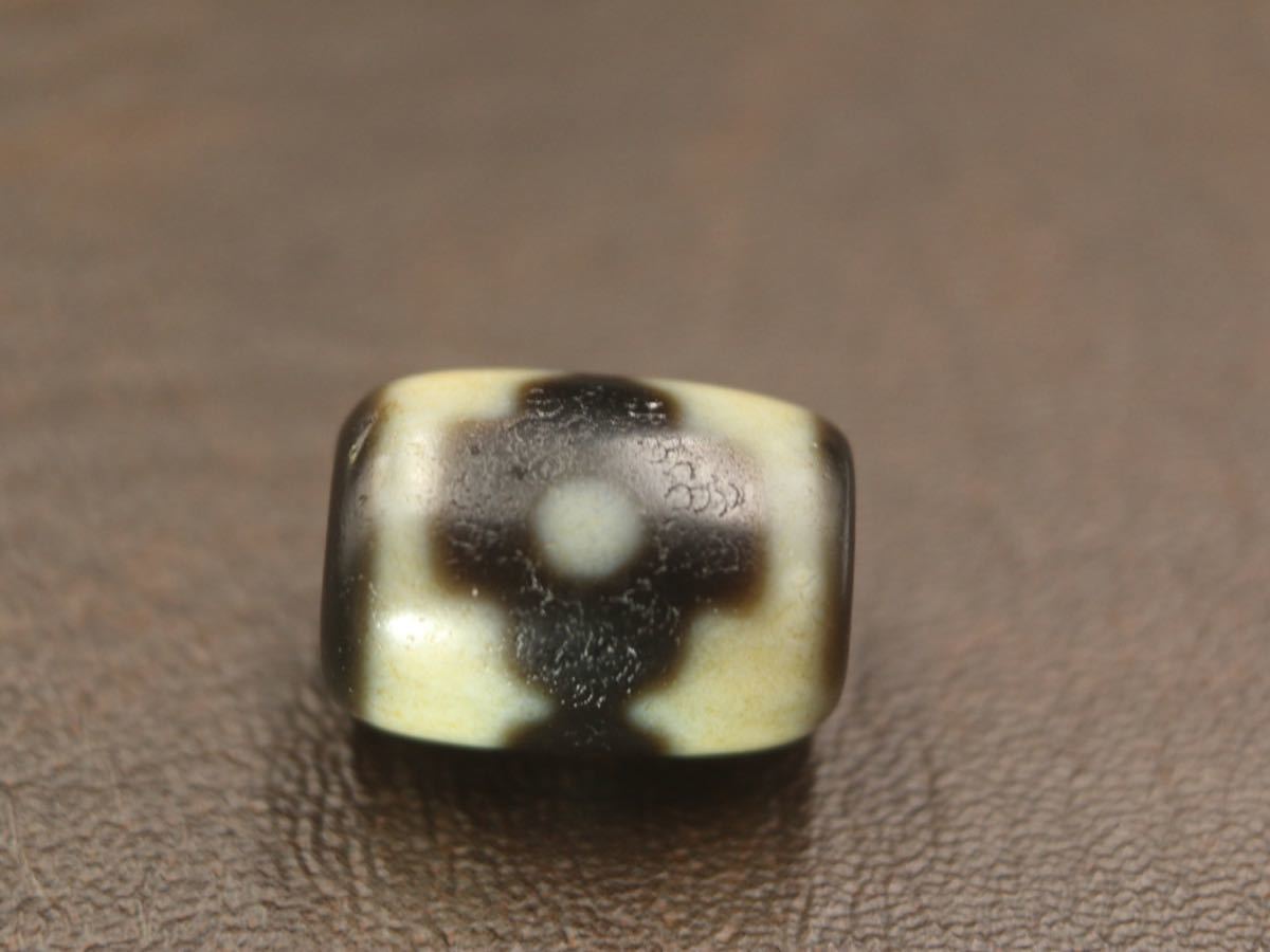 本物 天珠 チベット ジービーズ dzi mig sum pa ミニ「三眼天珠」Dzi