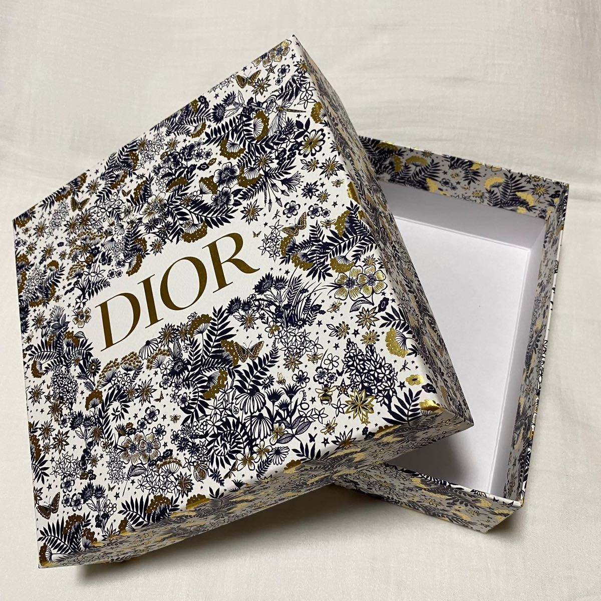 Christian Dior ディオール 2021 ホリデー限定 ボックス♪