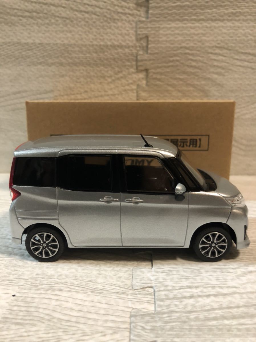 正式的 1/30 トヨタ ブライトシルバーメタリック ミニカー 非売品