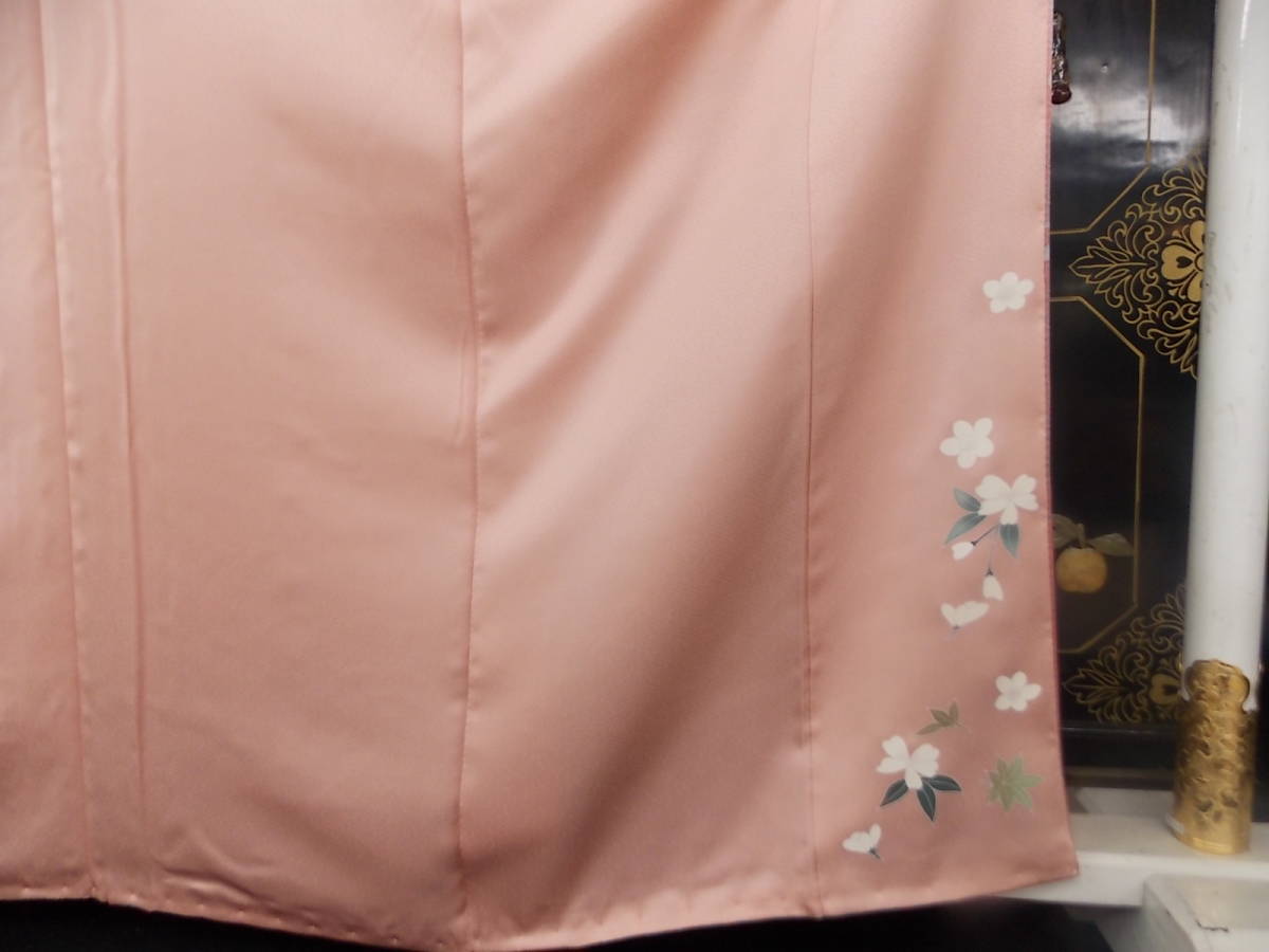 きもの今昔２８９２　正絹付け下げ訪問着　ローズピンクの裾ボカシに手描きの桜に貝桶と流水や扇の柄　未使用躾け付き　_画像8