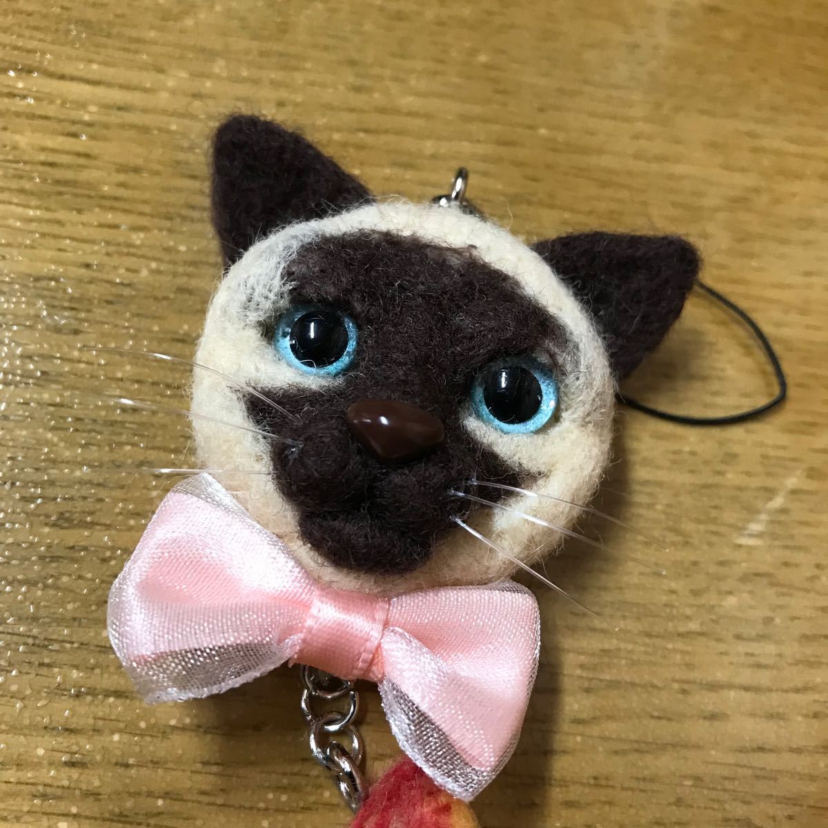 Paypayフリマ 羊毛フェルト シャム猫ちゃんと紅葉 ハンドメイド ストラップ羊毛フェルト Paypayフリマ 羊毛フェルト シャム猫ちゃんと紅葉 ハンドメイド ストラップ羊毛フェルト