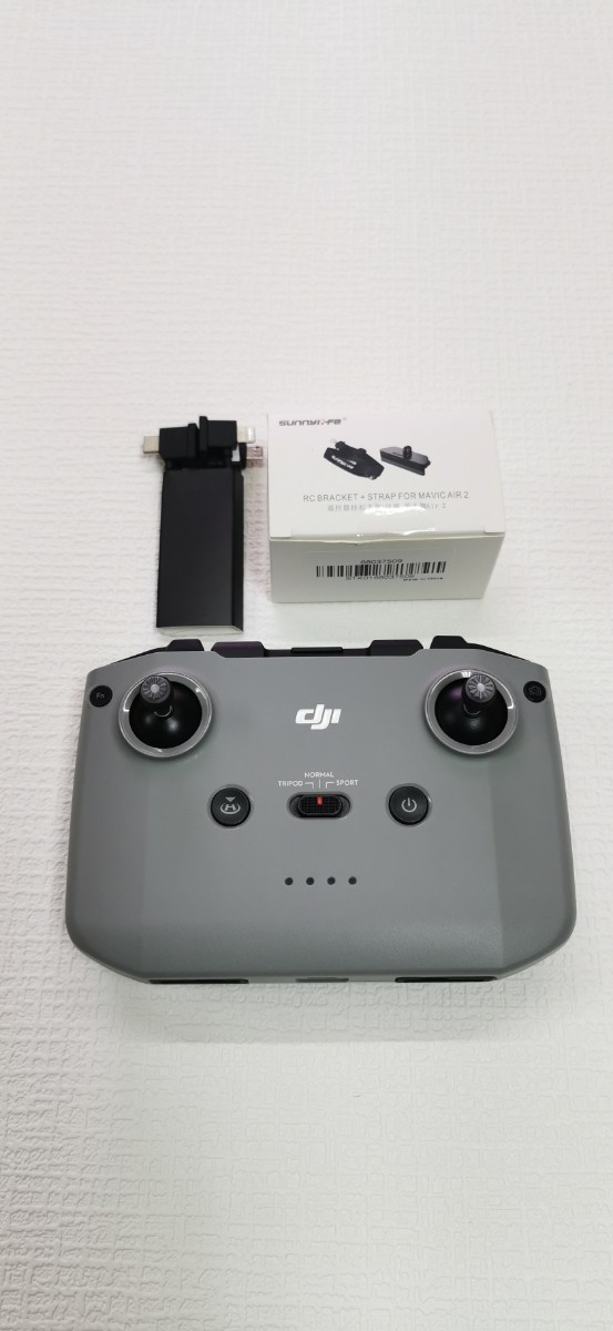 DJI　Air2　コントローラー　ストラップホルダー (オマケの遮光フード5.5インチ擦傷有りですが、問題無く使用出来ます。)