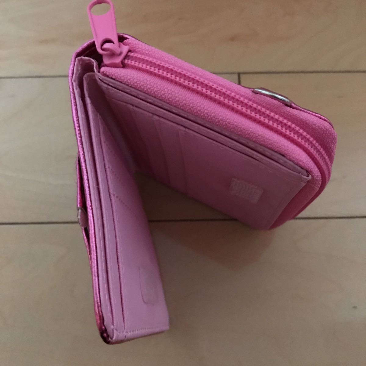 新品 サンリオ キティちゃん お財布 二つ折り パスケース 小銭 新品 サンリオ キティちゃん お財布 二つ折り パスケース 小銭