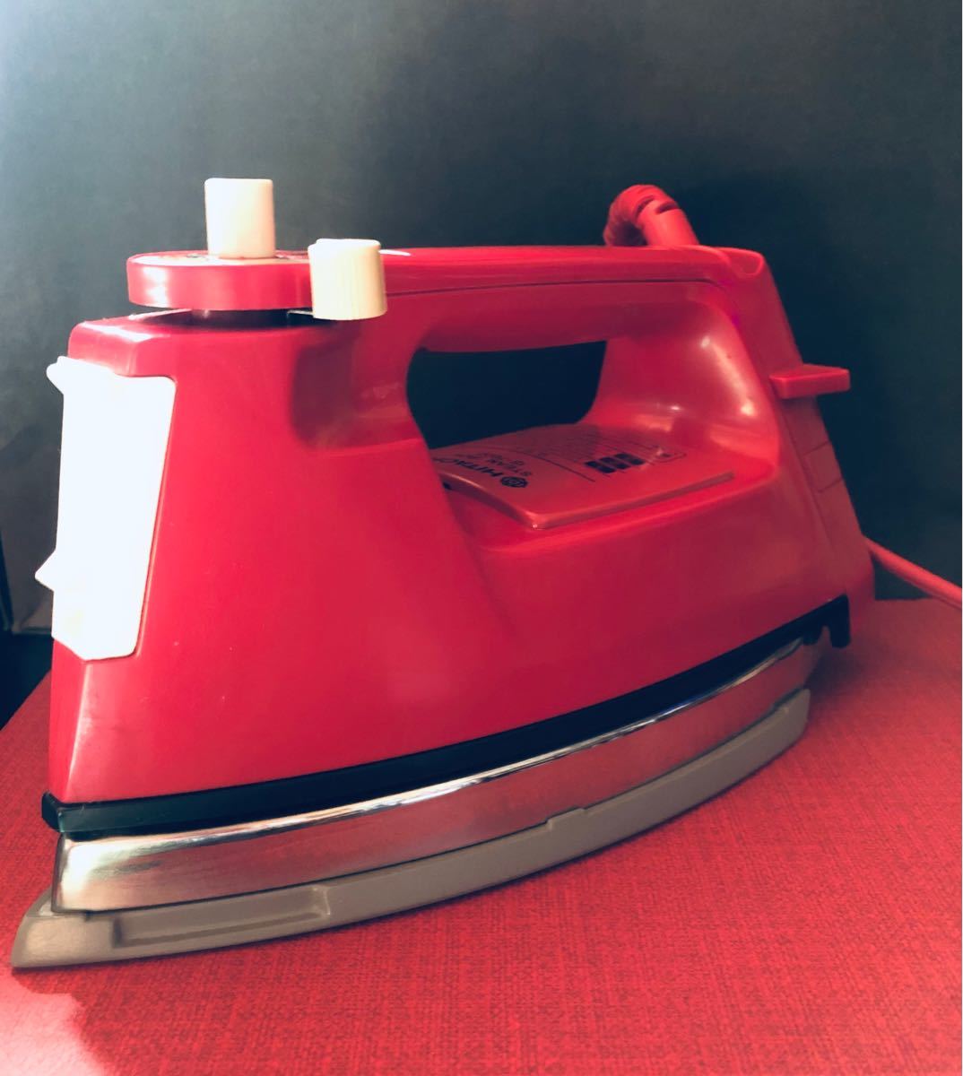 日立 スチームアイロン IS-7000形 (昭和レトロ家電製品 日立 スチームアイロン IS-7000形 (昭和レトロ家電製品