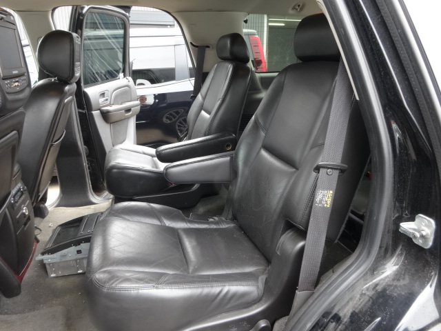 07y Cadillac Escalade BB original used left second seat black Escalade parts taking car Escalade used parts Saitama prefecture ~