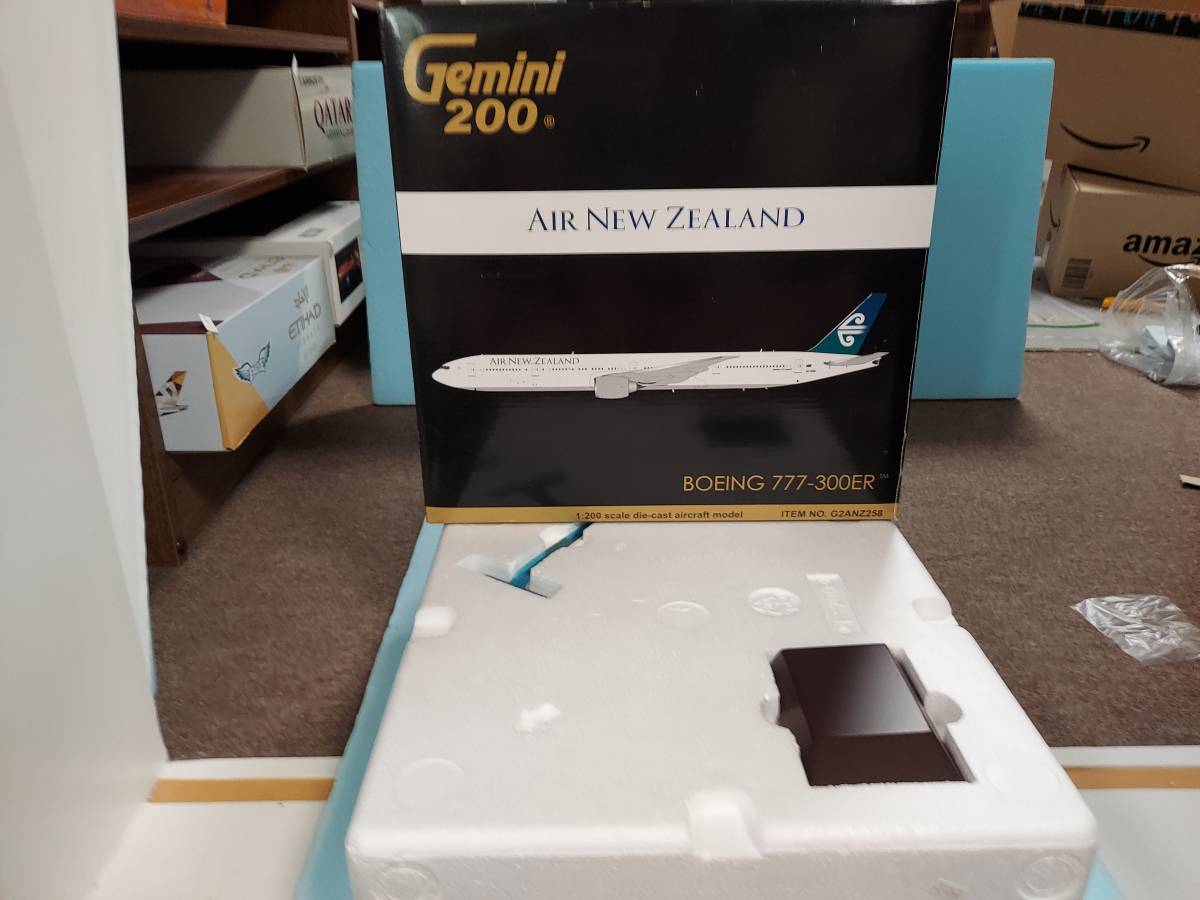 AIR NEW ZEALAND B777-300ER ZK-OKM 木製スタンド付き GEMINI 1：200