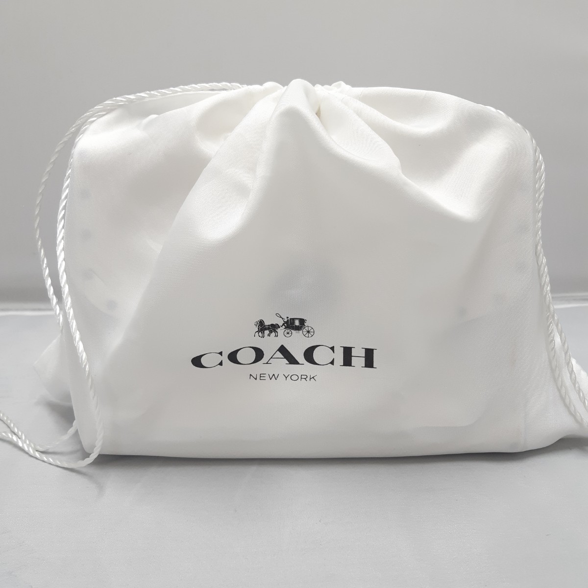 COACH スタッズ付きオフホワイトショルダーバッグ コーチ チェーンショルダー パーカー18 ウィズボーダー ホワイト