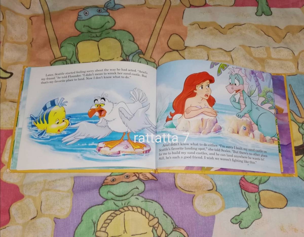 [ picture book ]*Disney*Castles in the Sand*The Little Mermaid Treasure Chest* Little Mermaid * Ariel * sand. middle. castle * foreign book * Disney 